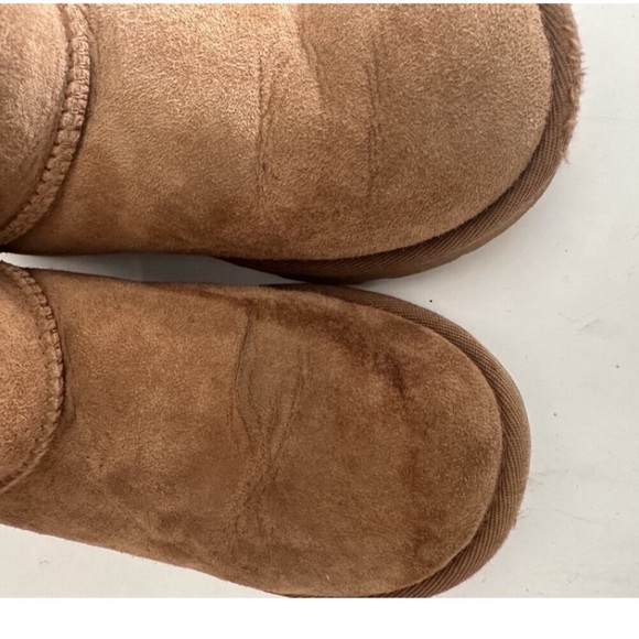 UGG Chestnut Bailey Button Boots - Picture 3 of 4